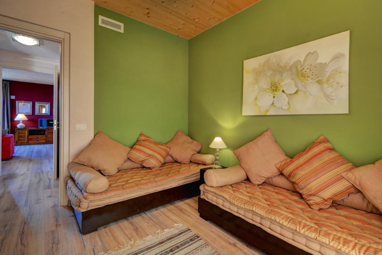 La Rosa Gialla Bio Apartments & Rooms Barolo Buitenkant foto